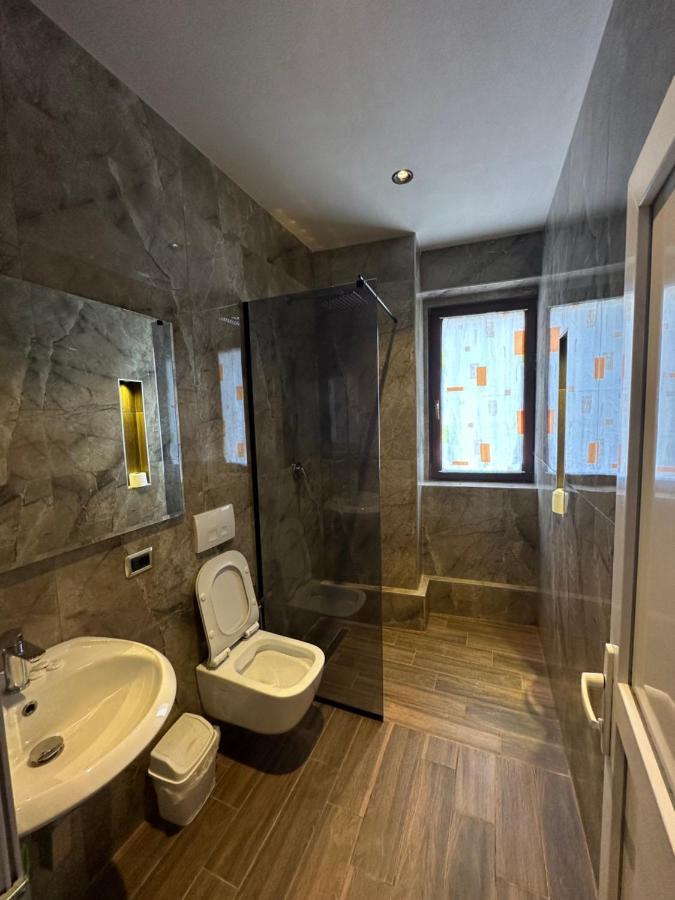 Hotel Gjallica Kukes ภายนอก รูปภาพ