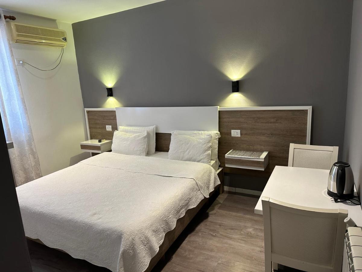 Hotel Gjallica Kukes ภายนอก รูปภาพ