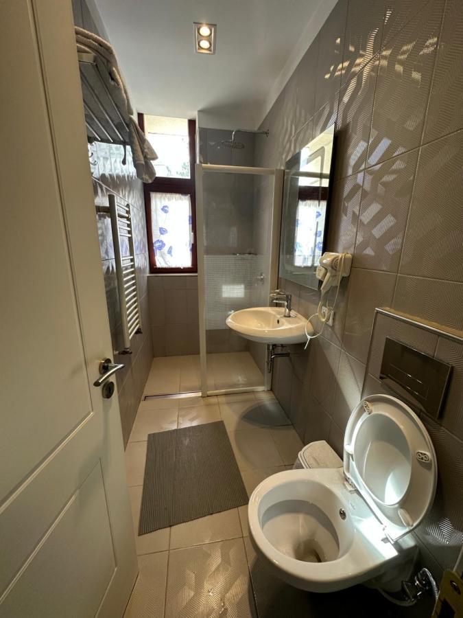 Hotel Gjallica Kukes ภายนอก รูปภาพ