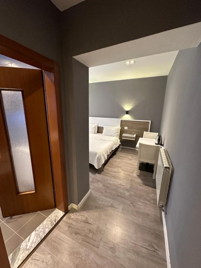 Hotel Gjallica Kukes ภายนอก รูปภาพ