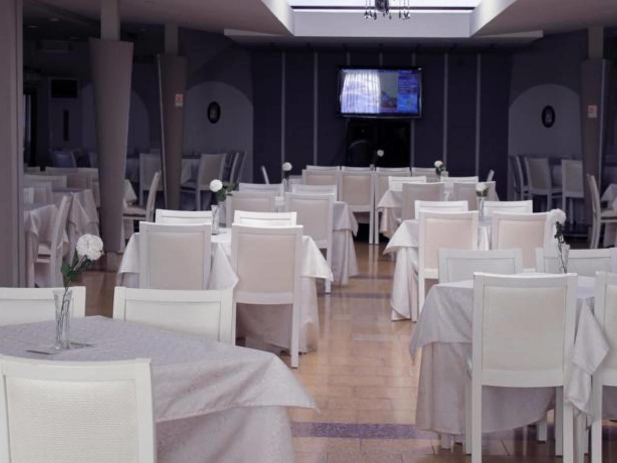 Hotel Gjallica Kukes ภายนอก รูปภาพ